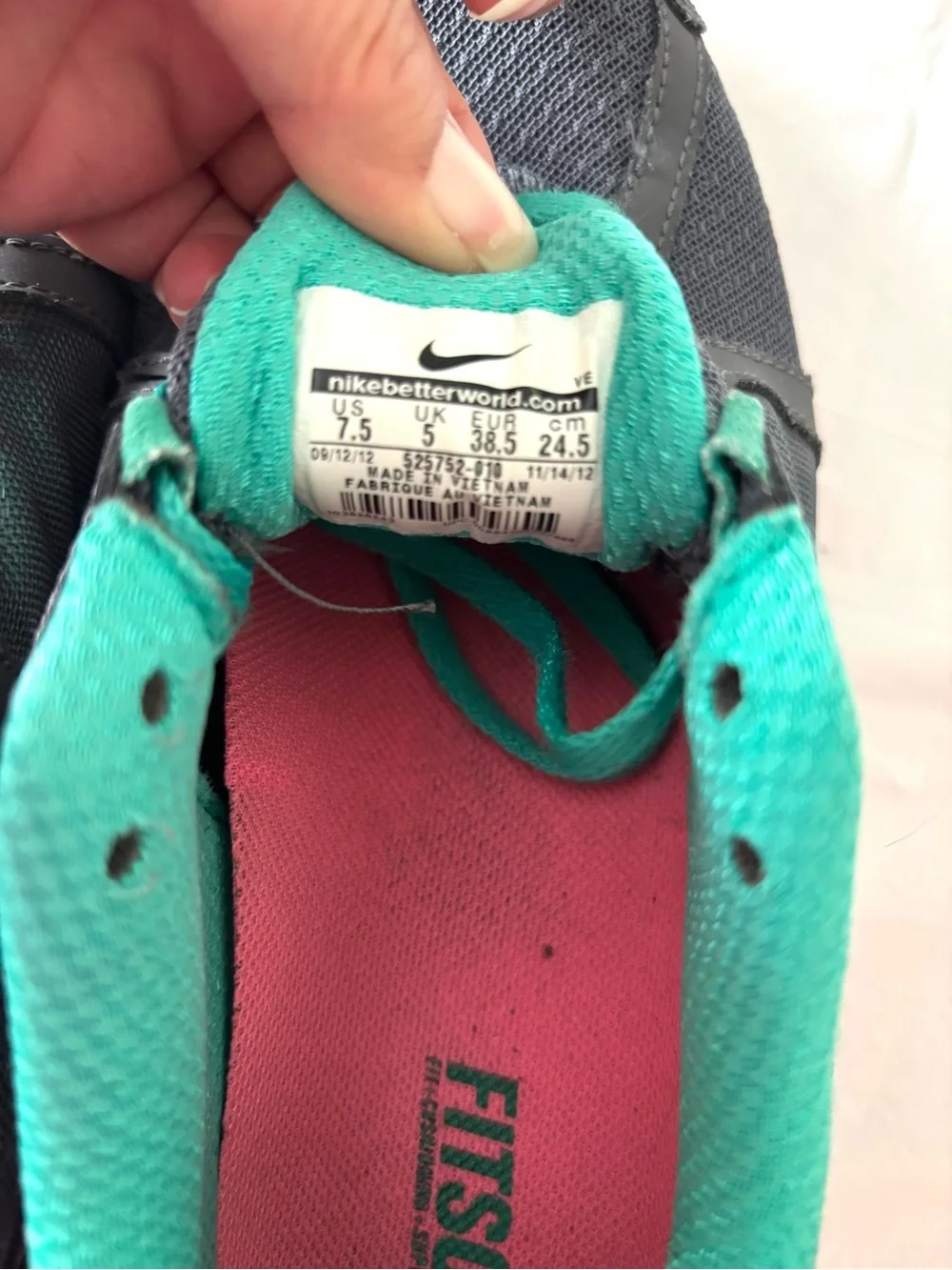 NWOT Nike Turquoise Pink Dual Fusion Run 3 Fitsole SZ 7.5